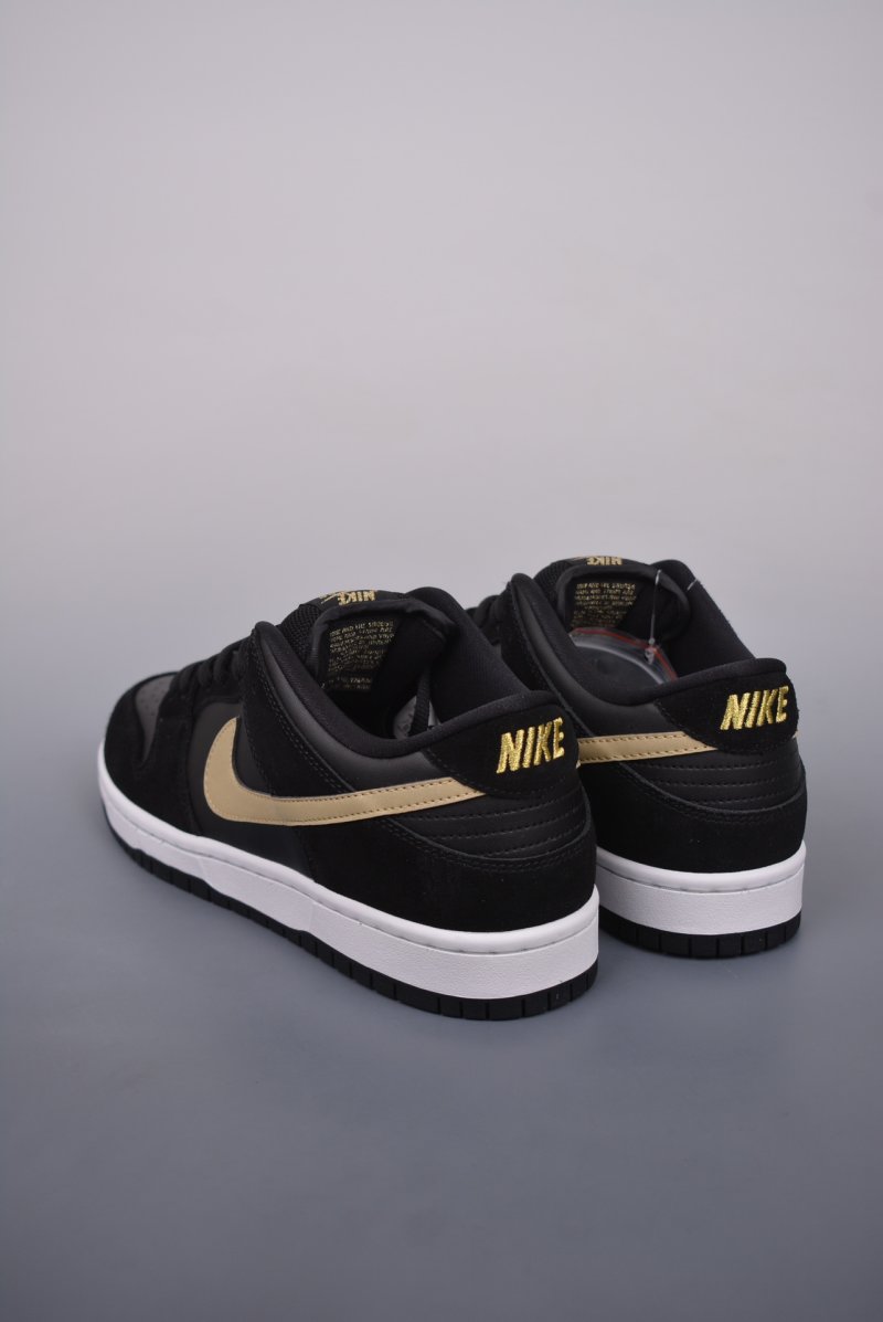 Nike SB Dunk Low view