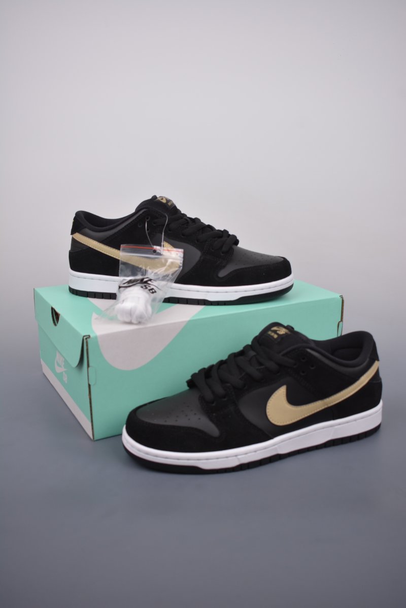Nike SB Dunk Low view