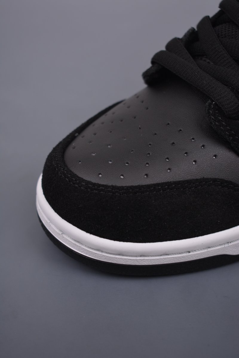 Nike SB Dunk Low view