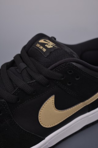 Nike SB Dunk Low view 7