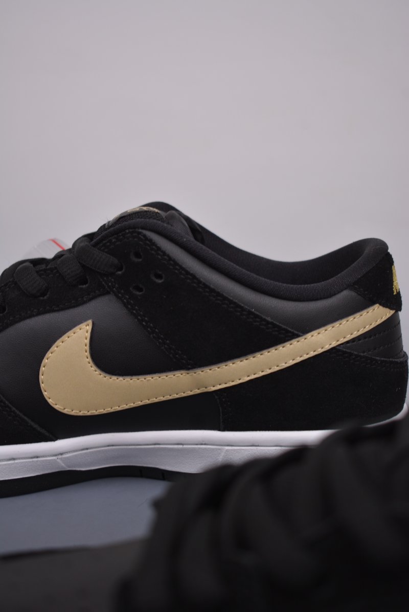 Nike SB Dunk Low view
