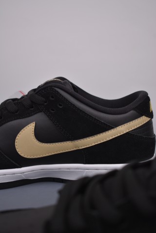 Nike SB Dunk Low view 8