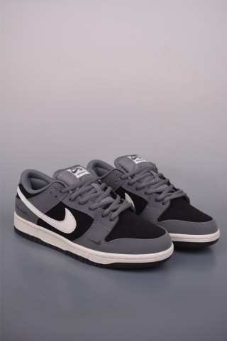 Nike SB Dunk Low 'Black / Grey' view 1