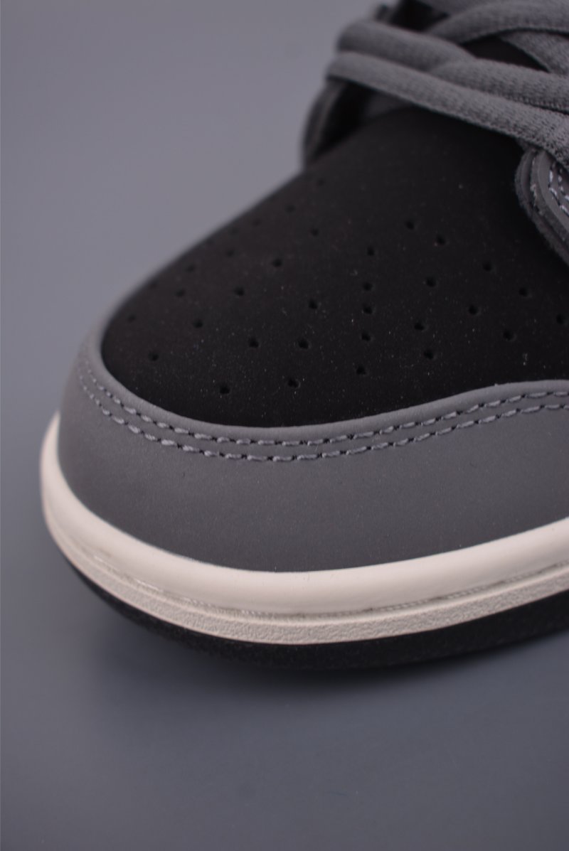 Nike SB Dunk Low 'Black / Grey' view