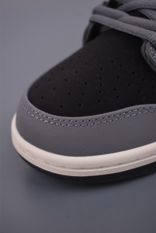 Nike SB Dunk Low 'Black / Grey' view 6