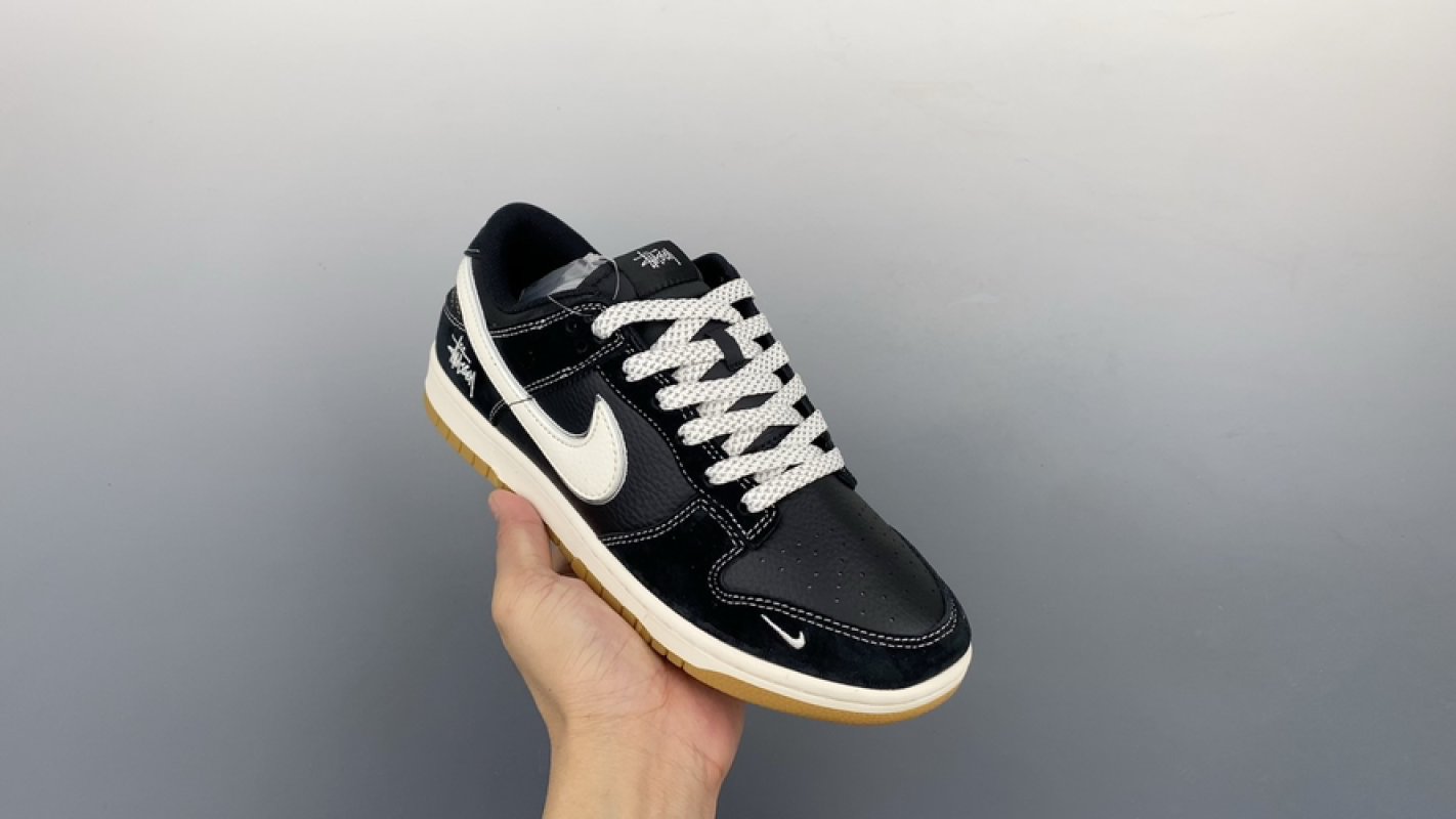 Nike SB Dunk Low Stussy