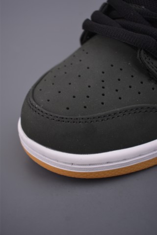 Nike SB Dunk Low view 6
