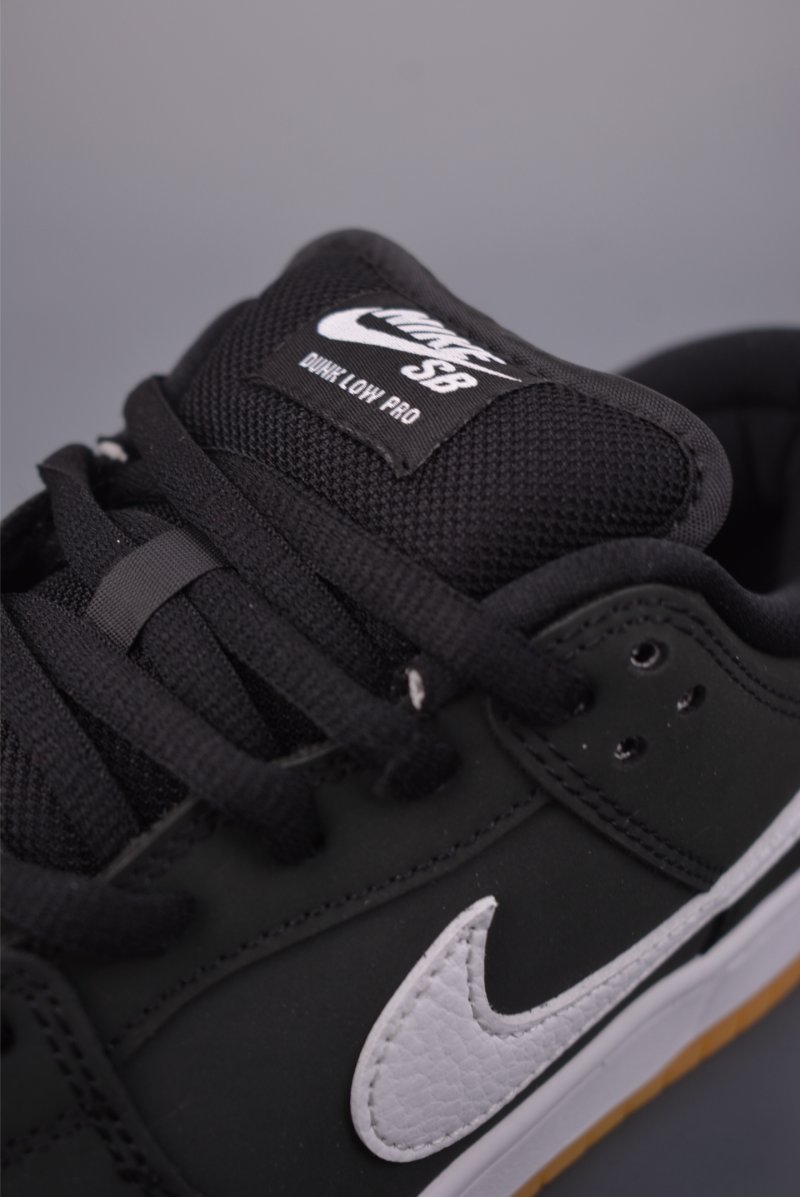 Nike SB Dunk Low view