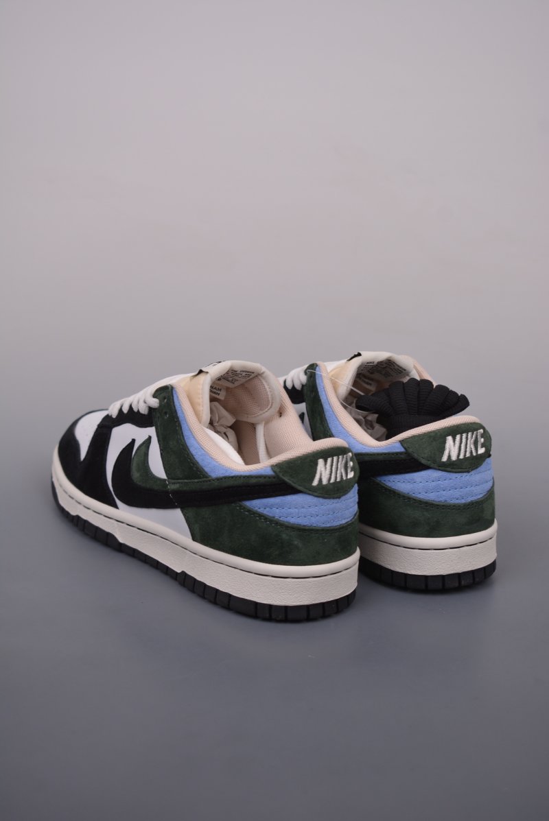 Nike SB Dunk Low 'Black / Green' view