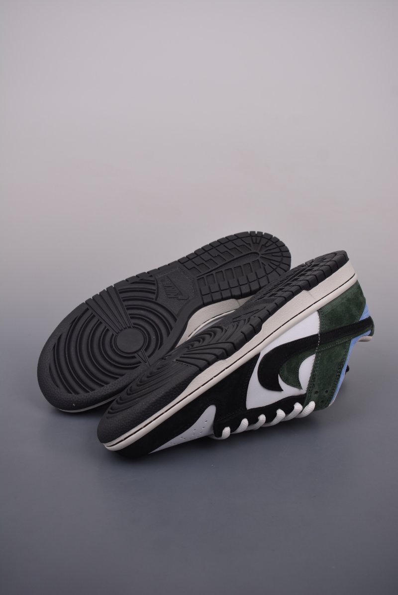 Nike SB Dunk Low 'Black / Green' view