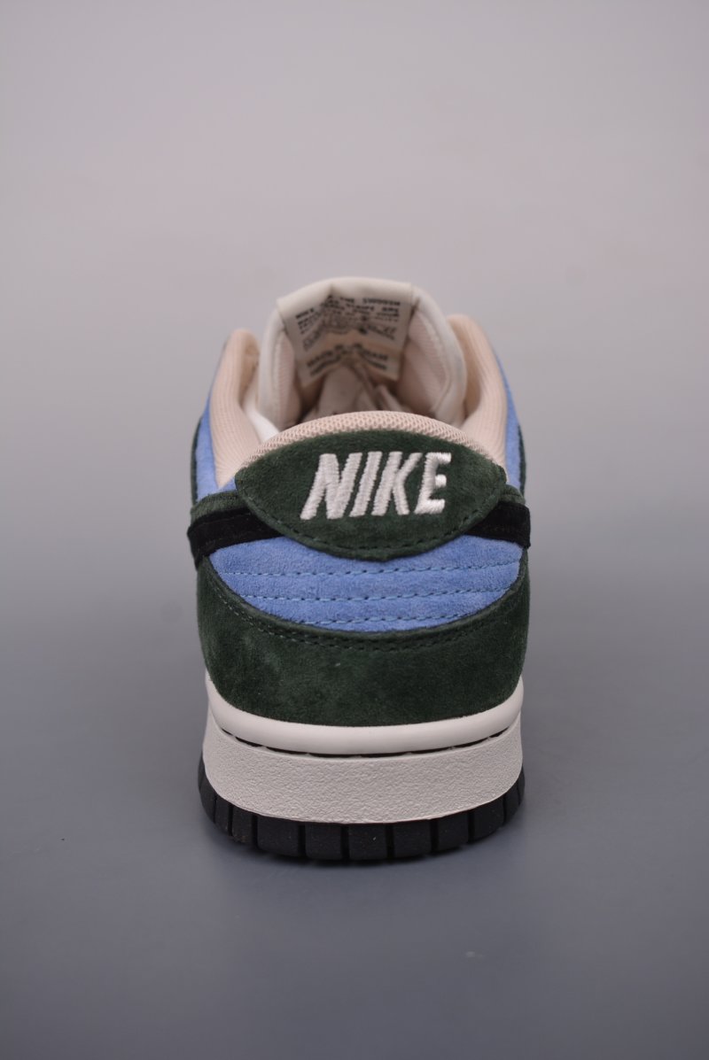 Nike SB Dunk Low 'Black / Green' view