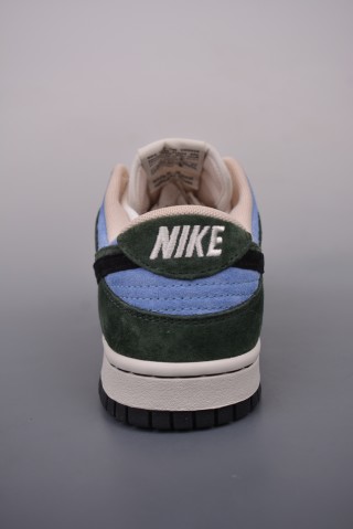 Nike SB Dunk Low 'Black / Green' view 4
