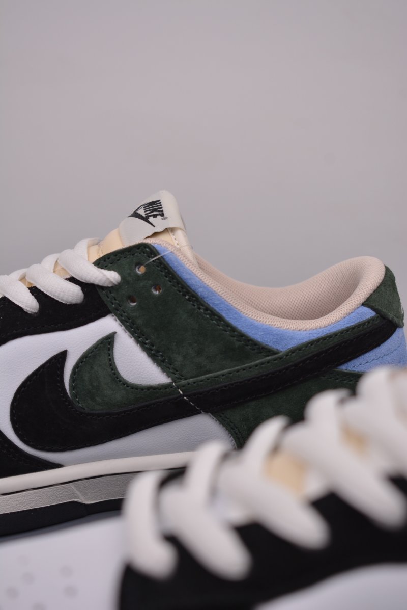 Nike SB Dunk Low 'Black / Green' view