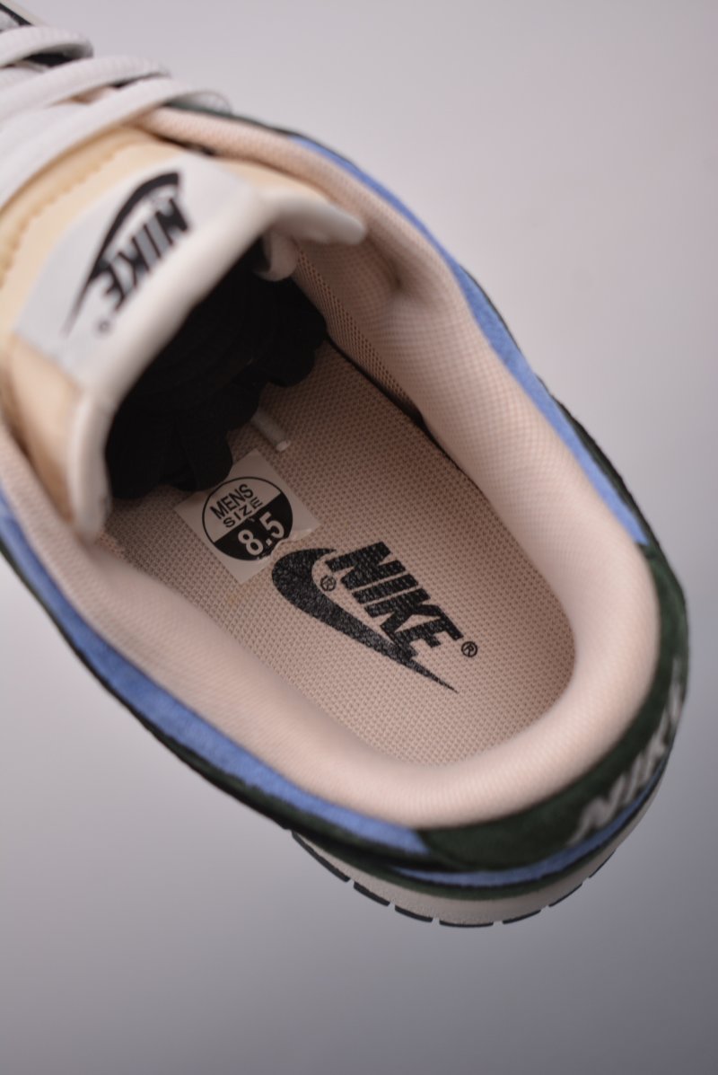 Nike SB Dunk Low 'Black / Green' view