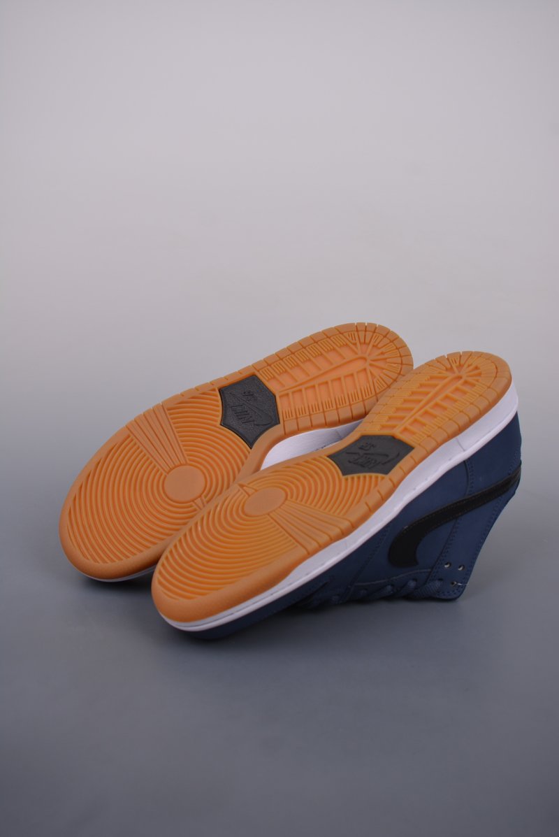 Nike SB Dunk Low view