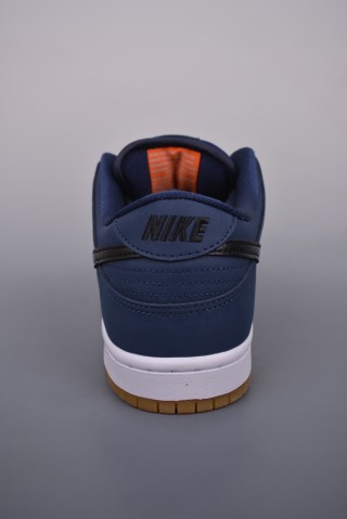 Nike SB Dunk Low view 4