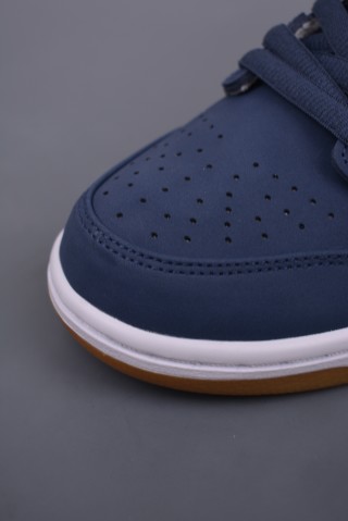 Nike SB Dunk Low view 6