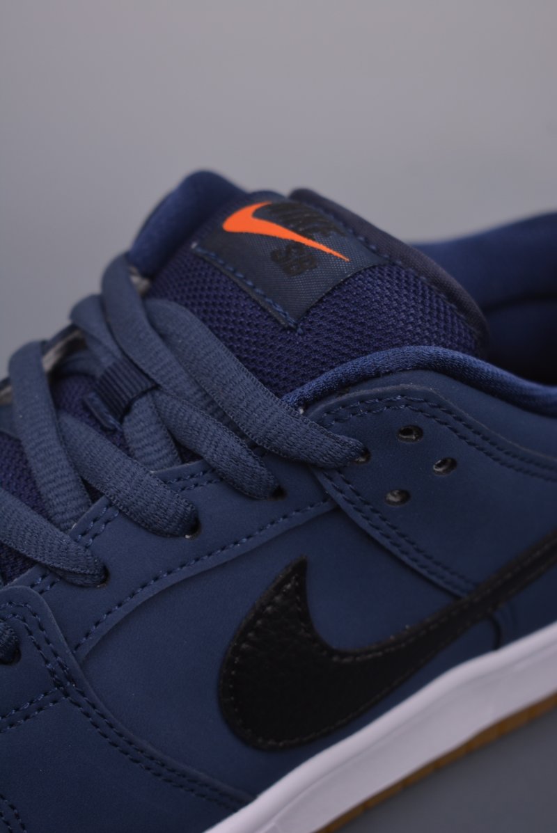 Nike SB Dunk Low view