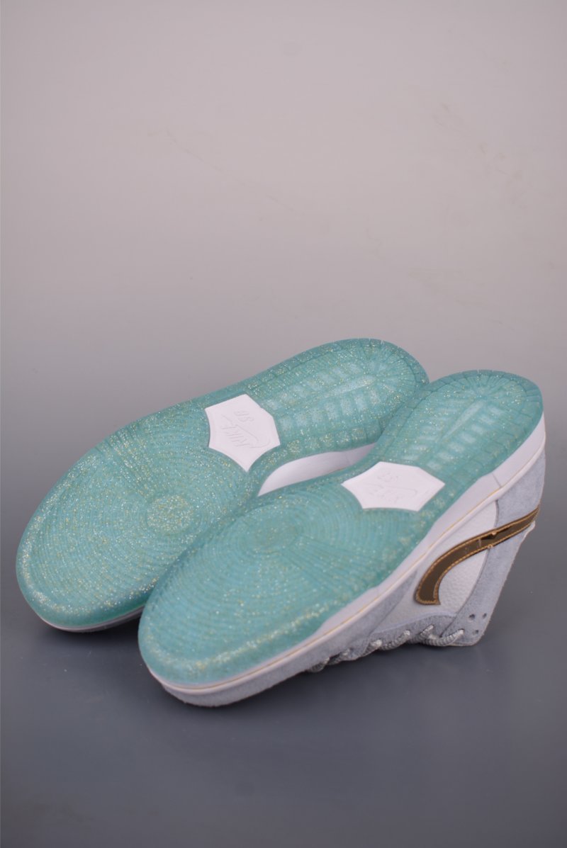 Nike SB Dunk Low 'Ice World' view