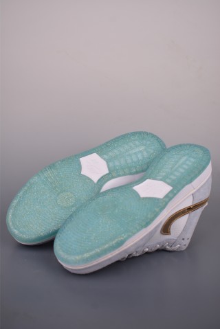 Nike SB Dunk Low 'Ice World' view 3