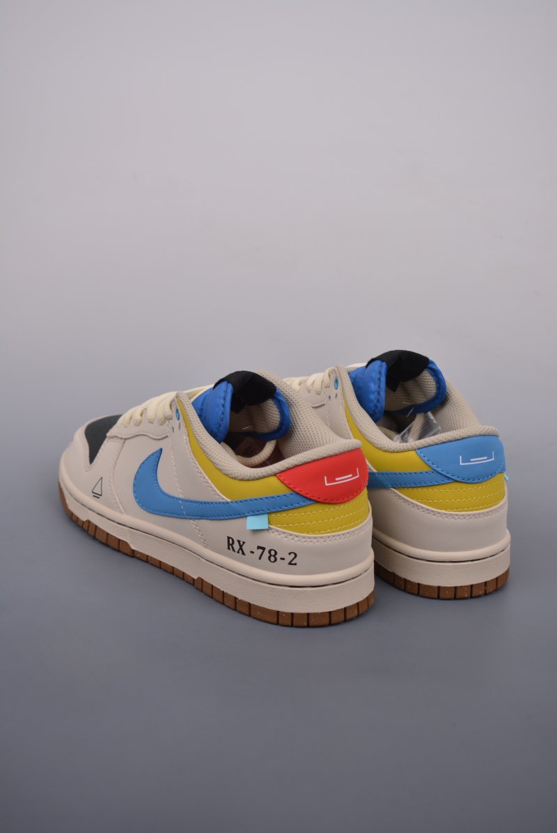 Nike SB Dunk Low view