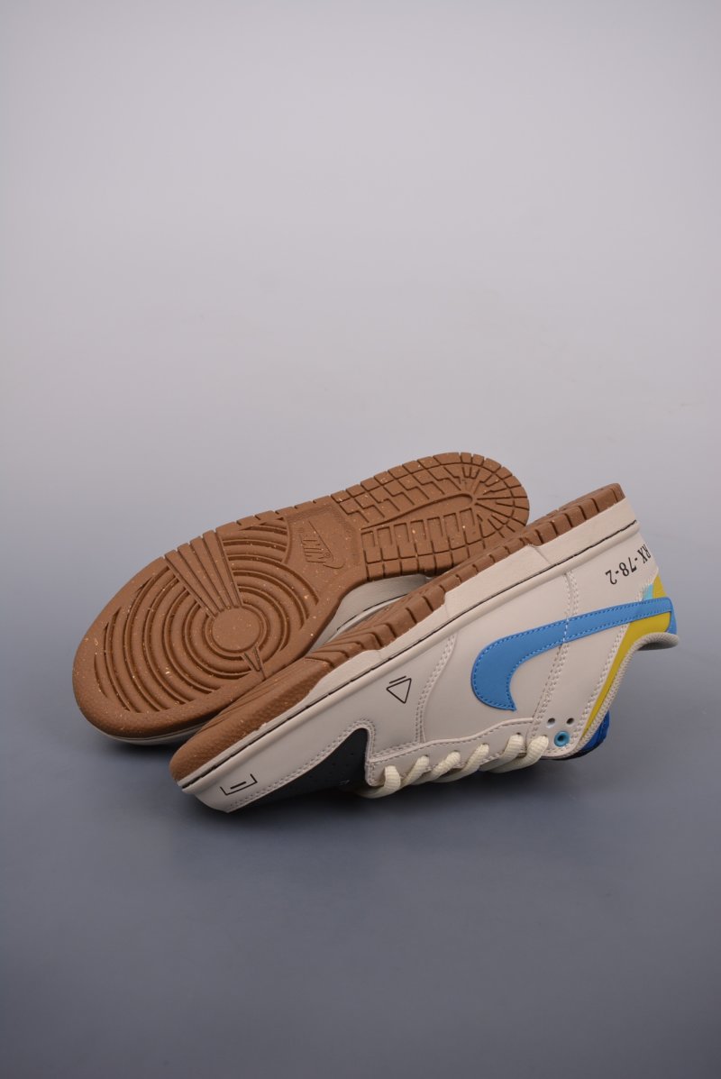 Nike SB Dunk Low view