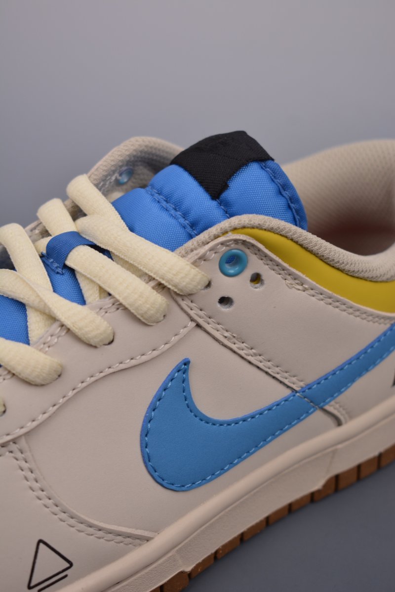 Nike SB Dunk Low view