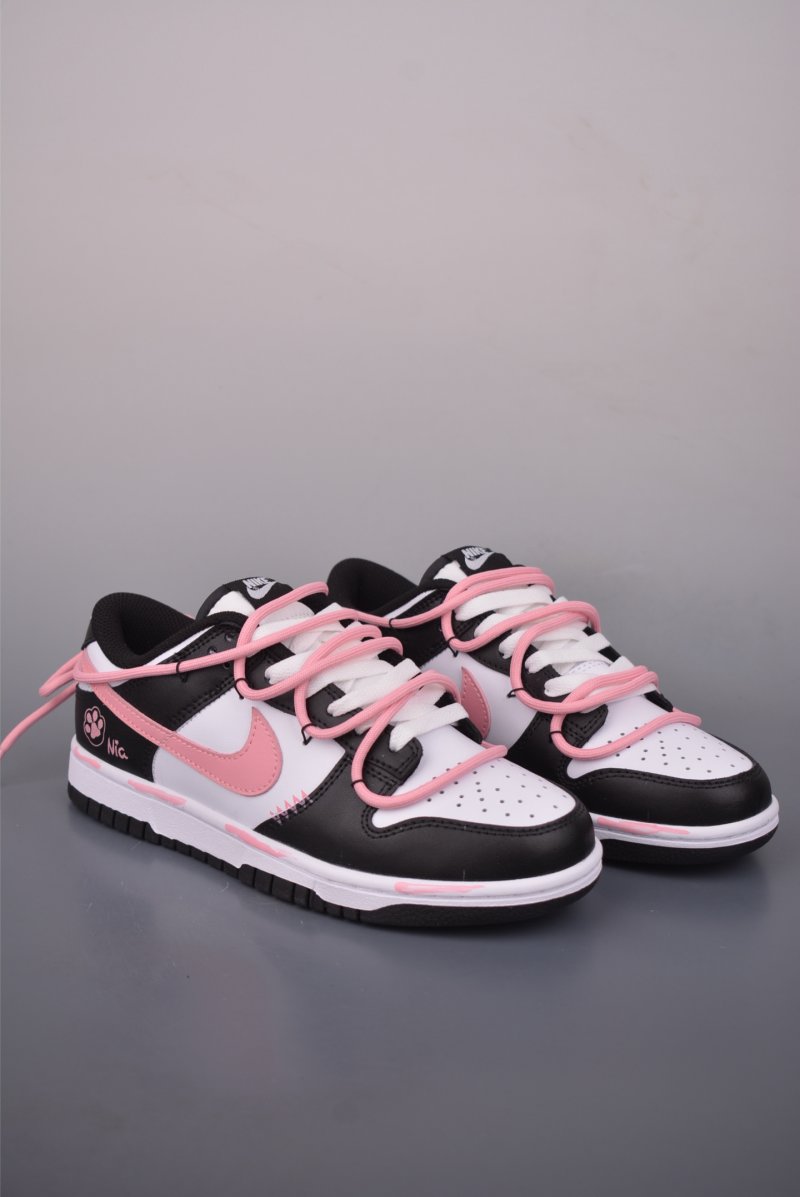 Nike SB Dunk Low 'Black / Pink'
