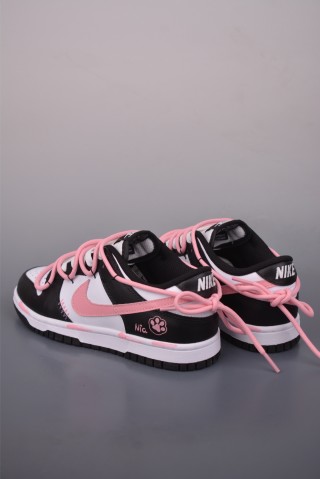 Nike SB Dunk Low 'Black / Pink' view 2
