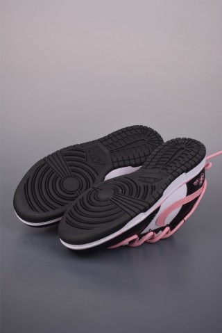 Nike SB Dunk Low 'Black / Pink' view 3
