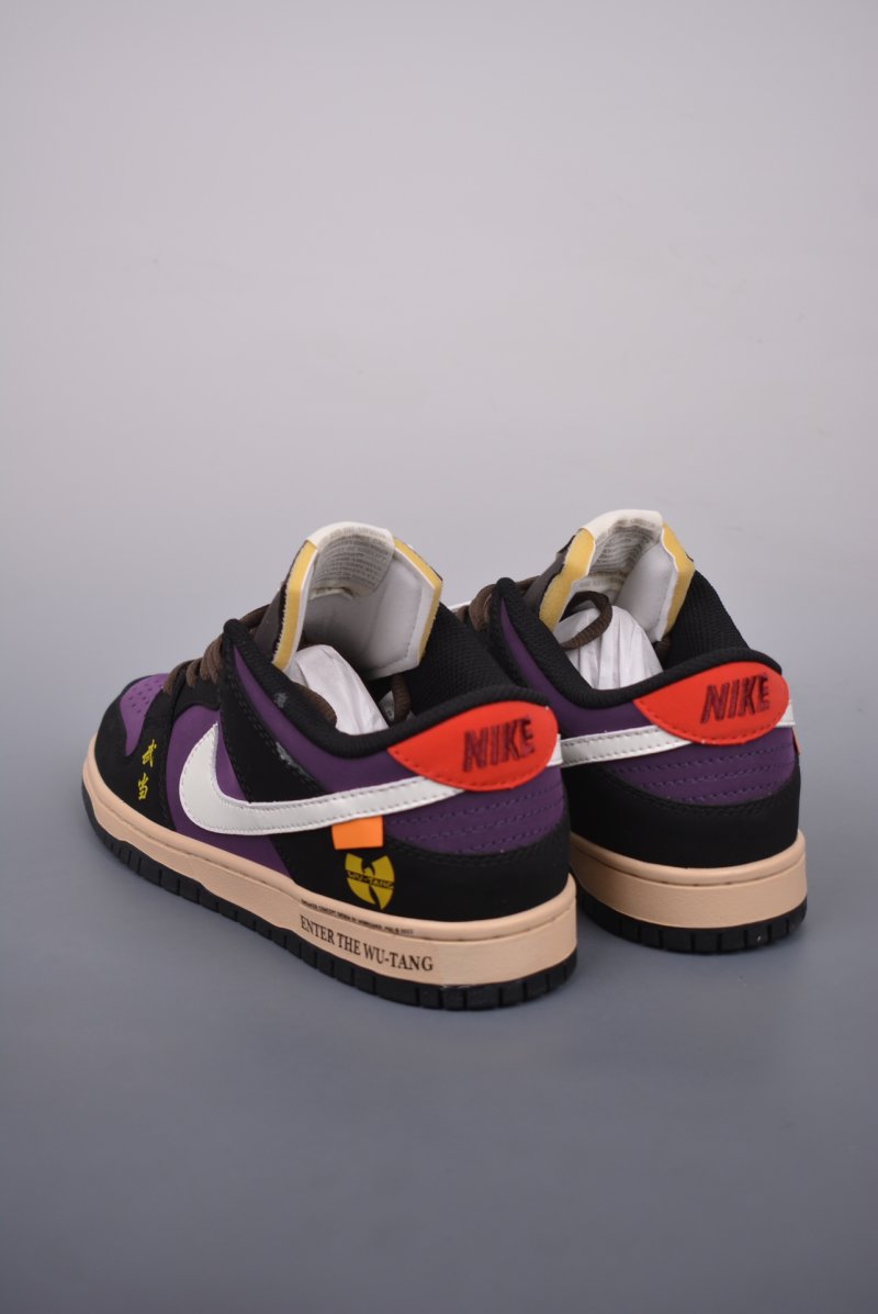 Nike SB Dunk Low view