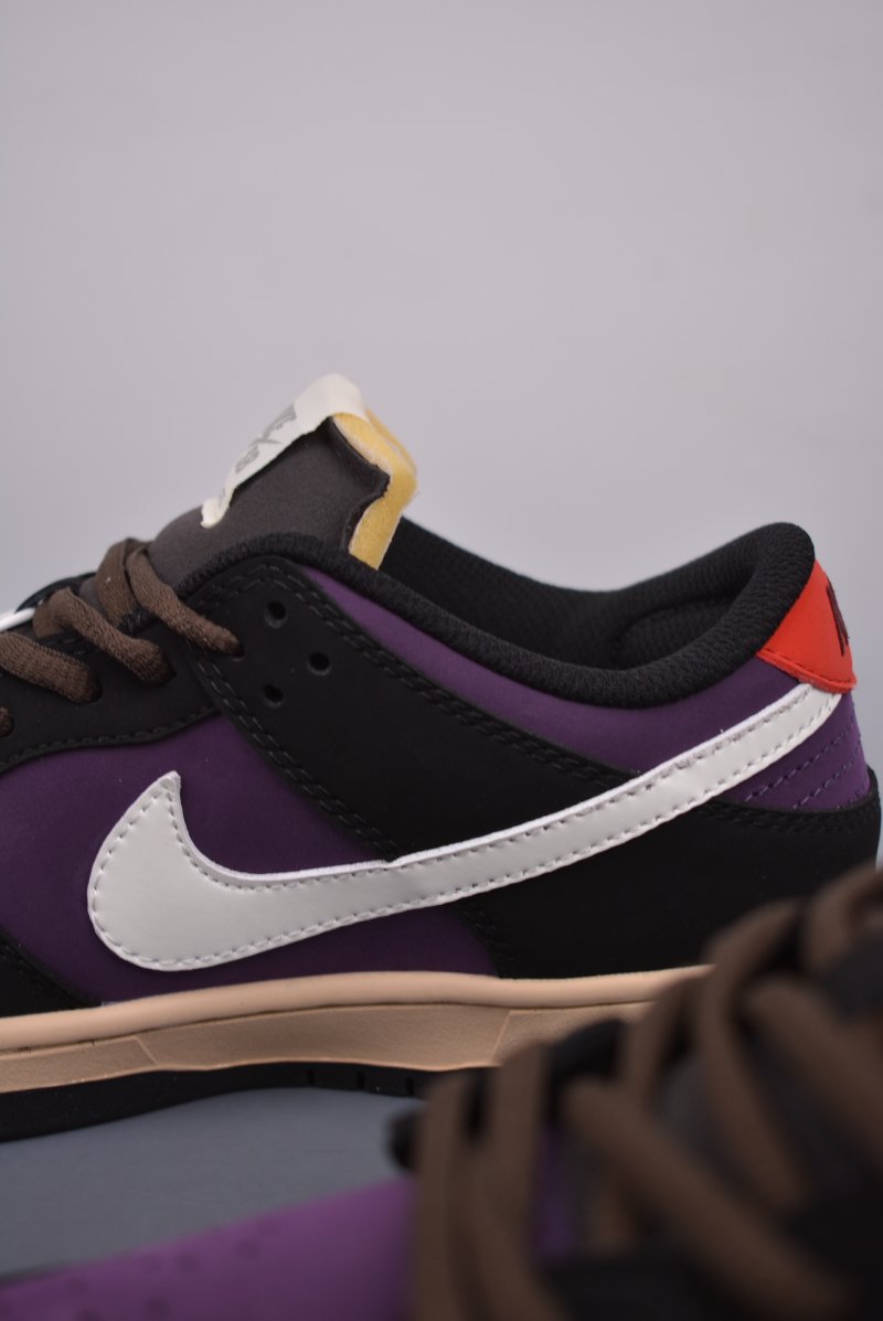 Nike SB Dunk Low view