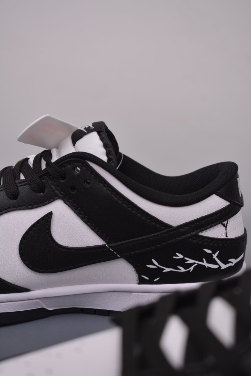 Nike SB Dunk Low 'Graffiti' view