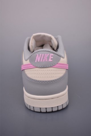 Nike SB Dunk Low view 4