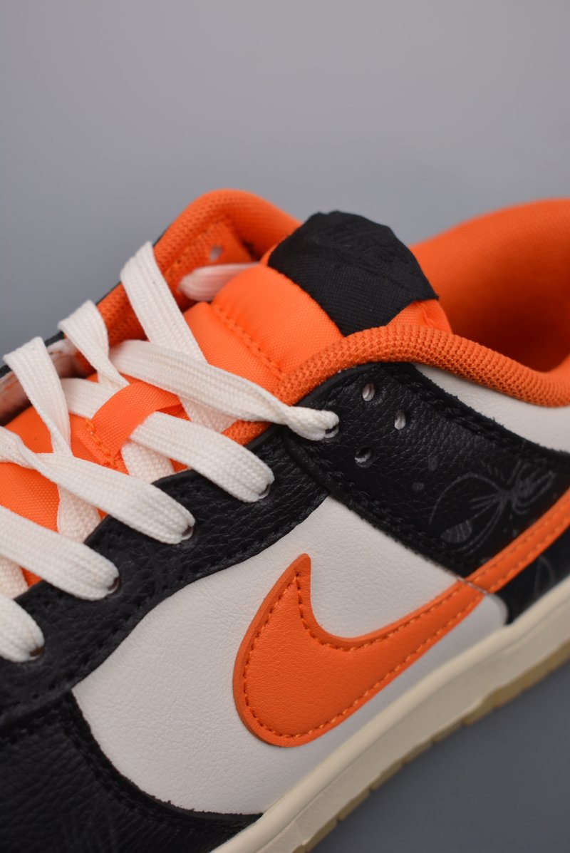Nike SB Dunk Low view