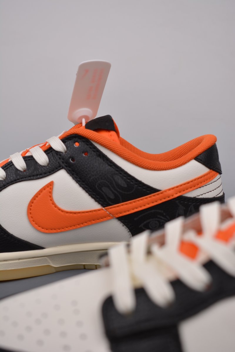 Nike SB Dunk Low view
