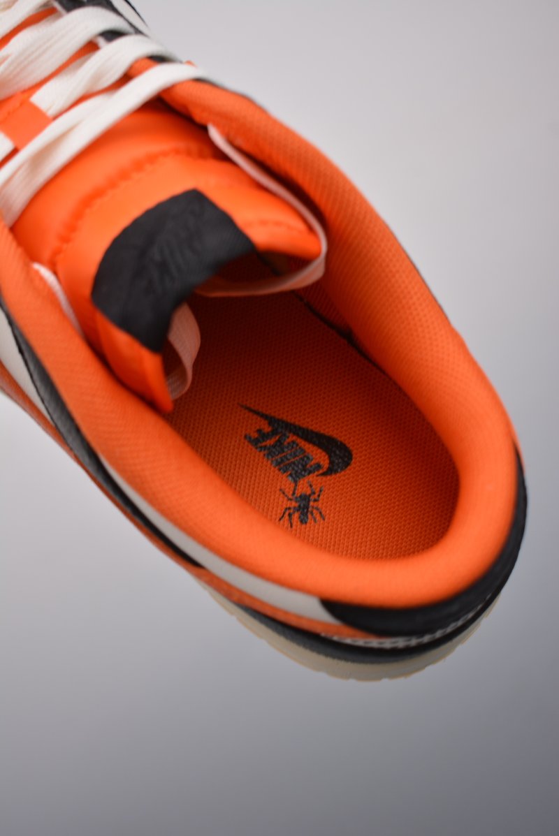 Nike SB Dunk Low view
