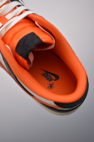 Nike SB Dunk Low view 9