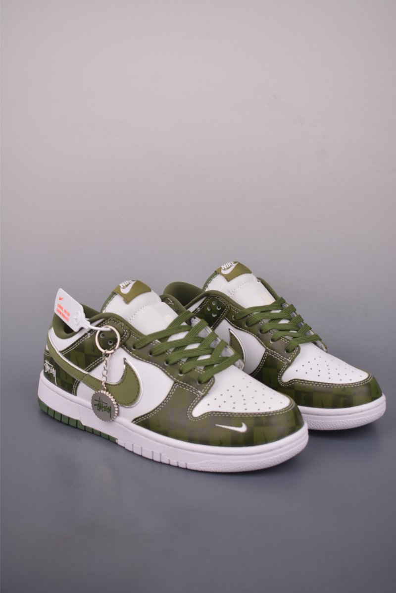 Nike SB Dunk Low Stussy