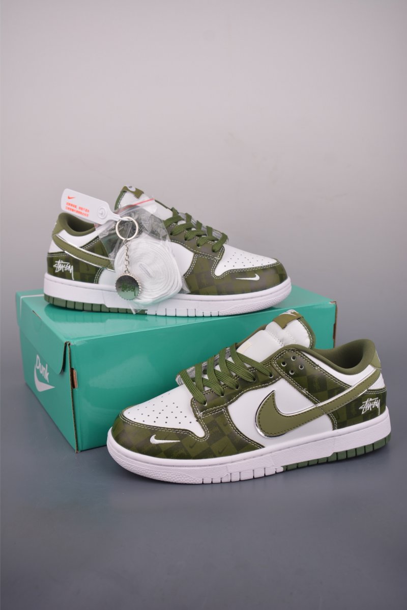 Nike SB Dunk Low Stussy view