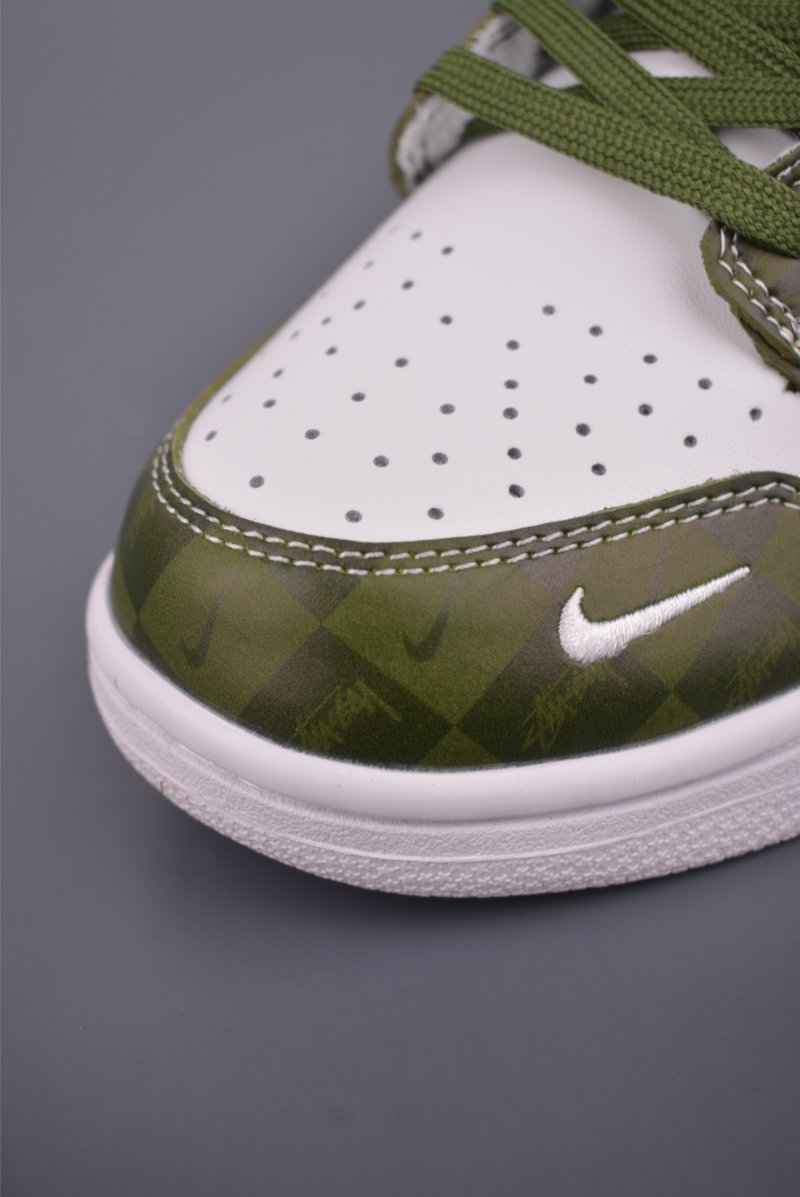 Nike SB Dunk Low Stussy view