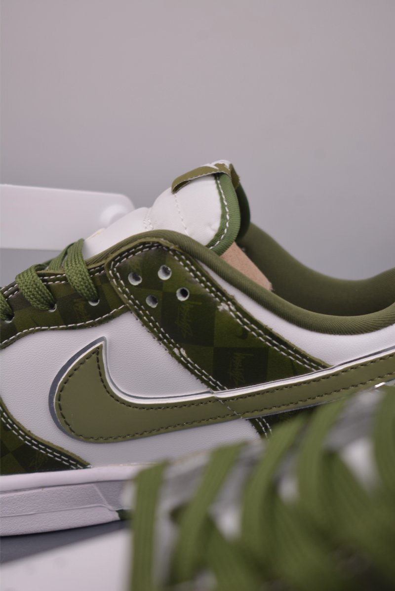 Nike SB Dunk Low Stussy view