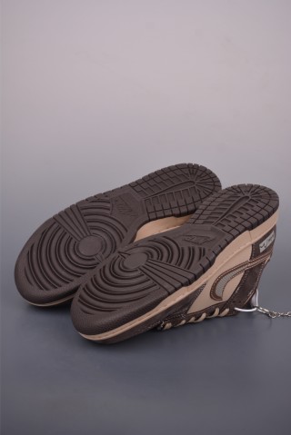 Nike SB Dunk Low 'Grey / Brown' view 3