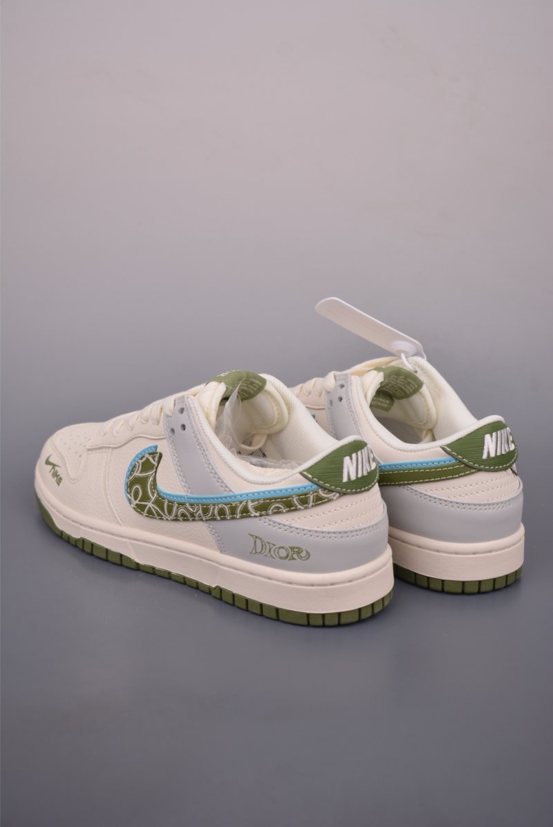 Nike SB Dunk Low Dior view