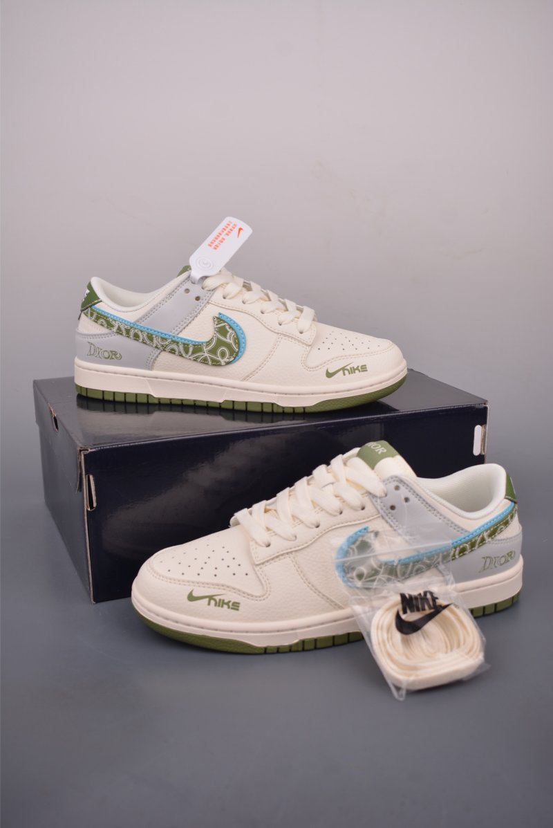 Nike SB Dunk Low Dior view