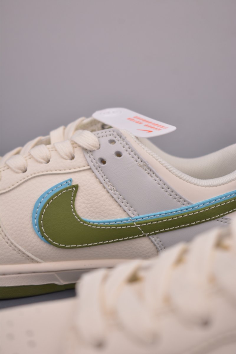 Nike SB Dunk Low Dior view