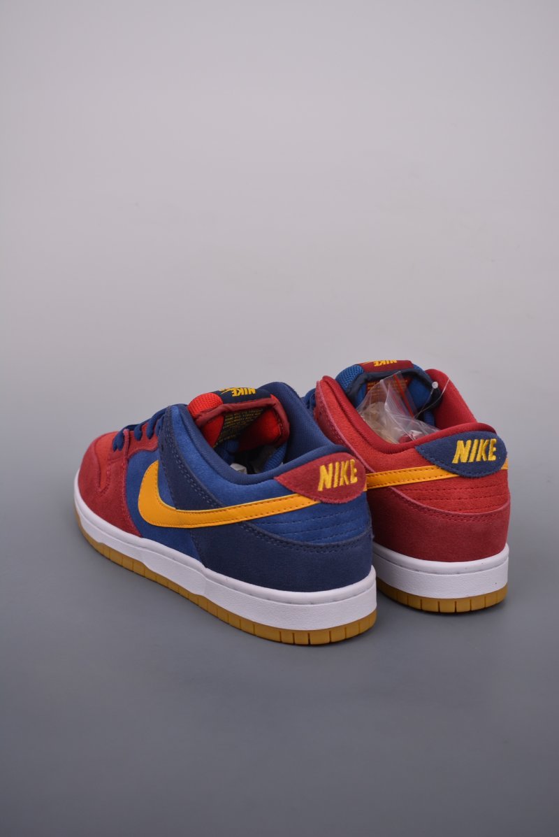 Nike SB Dunk Low view