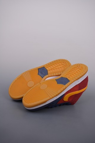 Nike SB Dunk Low view 3