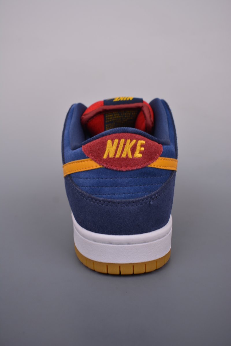 Nike SB Dunk Low view