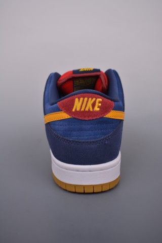 Nike SB Dunk Low view 4